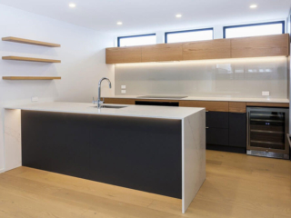 White and wooden kitchen